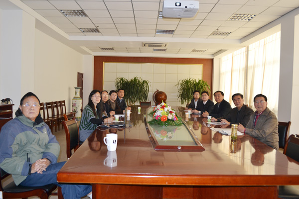 红足—世足球网党委组织收看十八大开幕盛况