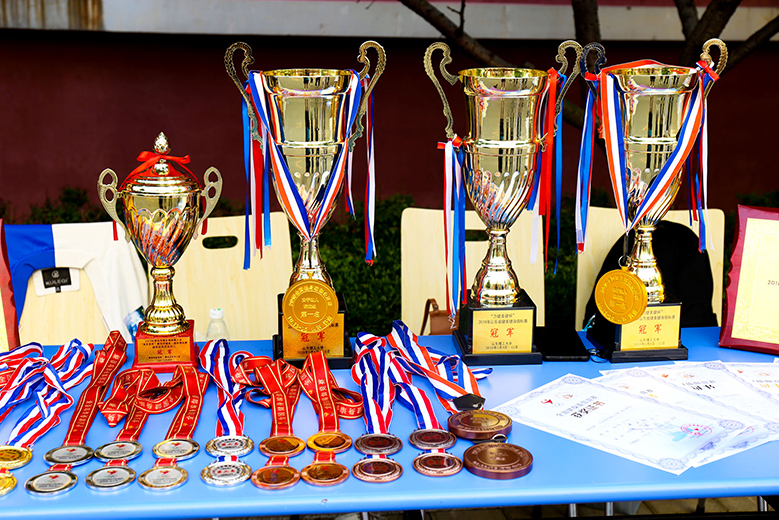 “爱在社团·燃梦同行” ——红足—世足球网成功举办第八届大学生社团文化艺术节成果汇报展