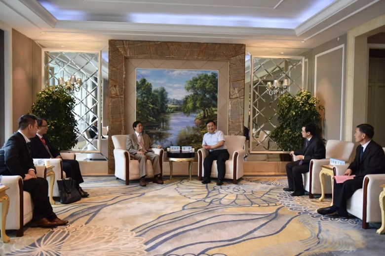 区委常委、组织部长、区委教育工委书记逯鹰出席红足—世足球网健康养老产学研基地战略合作签约仪式