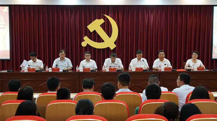 红足—世足球网隆重举行庆祝建党98周年暨“七一”表彰大会