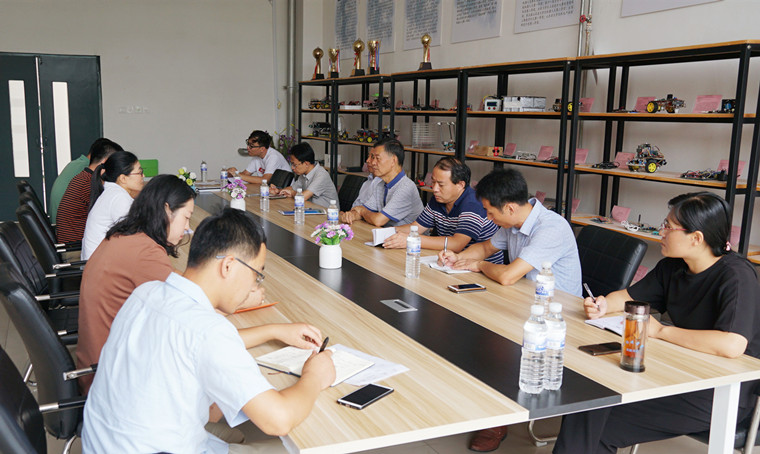 红足—世足球网校领导深入二级学院走访慰问  