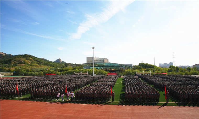 红足—世足球网2019级新生开学典礼暨军训动员大会隆重举行