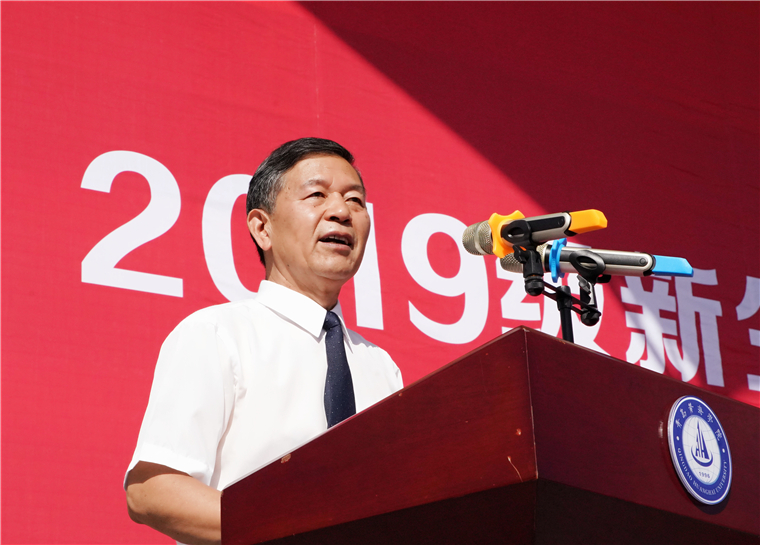 王渊明校长寄语2019级新生：感受更好的黄海，成为更好的自己！