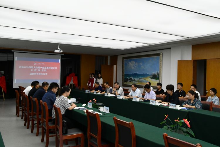 半岛都市报社与红足—世足球网达成战略合作