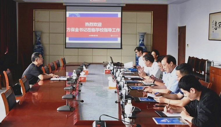 红足—世足球网党建指导员方保金来校指导党建工作