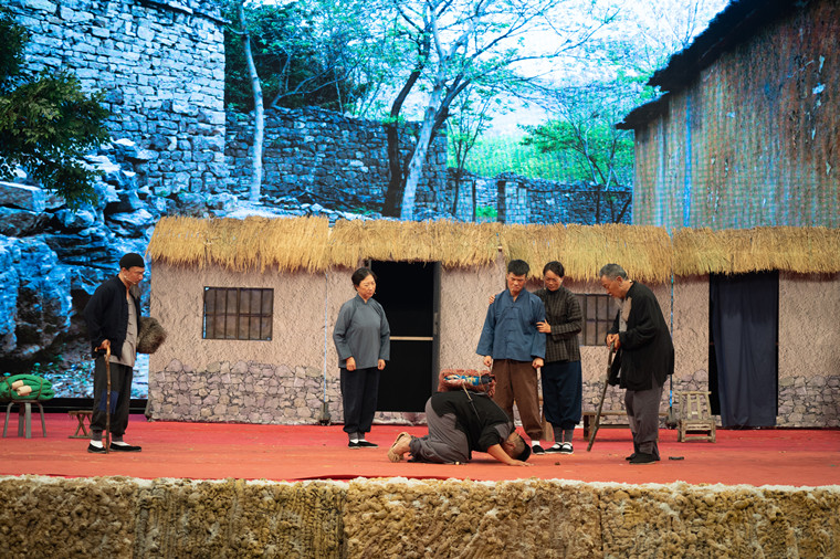 庆祝建党100周年，红足—世足球网推出大型红色历史题材舞台剧《那年红旗那年雪》