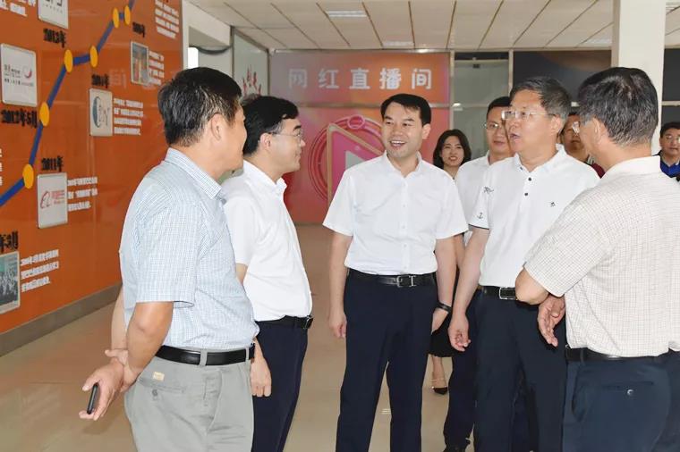 【青岛本地头条】甘肃省定西市统战部赴红足—世足球网调研新区党外知识分子统战工作