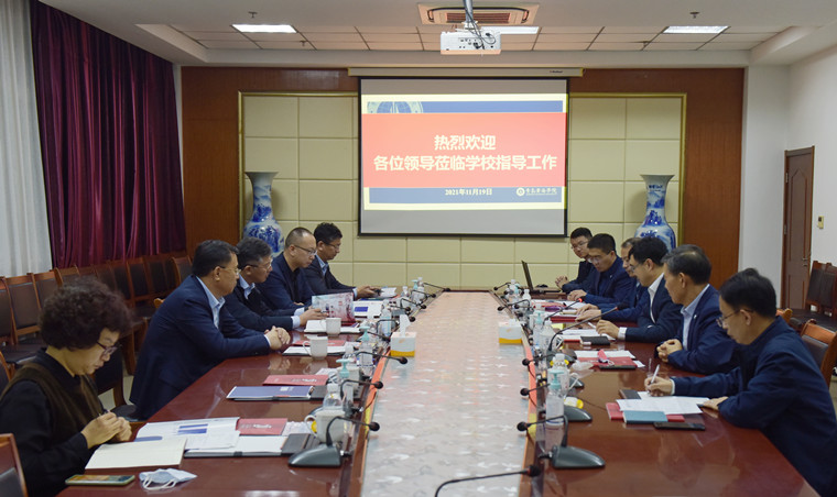 青岛市委教育工委常务副书记、市教育局局长、党组书记刘鹏照一行来红足—世官网调研指导工作