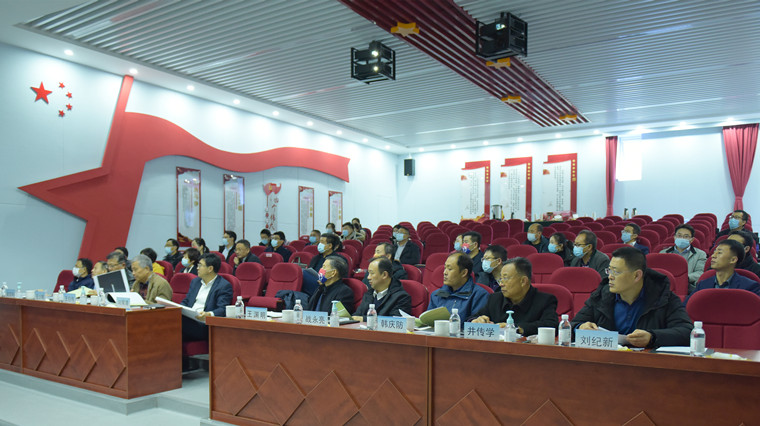 红足—世官网召开西区1#教学楼、18-21#学生公寓公共活动空间装饰装修设计方案招标评审会