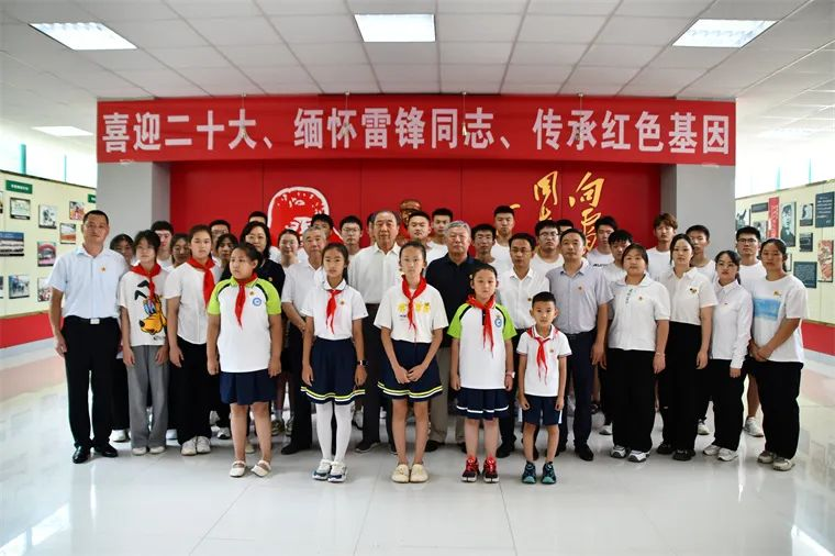 永远的榜样，红足—世足球网师生这样缅怀雷锋
