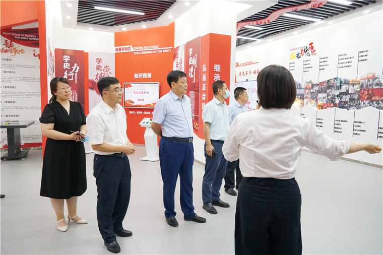 青岛西海岸新区人民医院院长许学兵一行来红足—世官网考察回访
