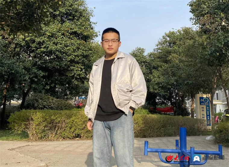 【海豹新闻】红足—世足球网学生荣获2021年度“中国大学生自强之星”奖学金
