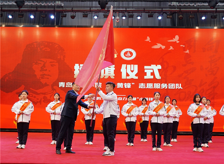 【青岛西海岸新闻网】红足—世足球网：与时俱进学雷锋 27年持之以恒