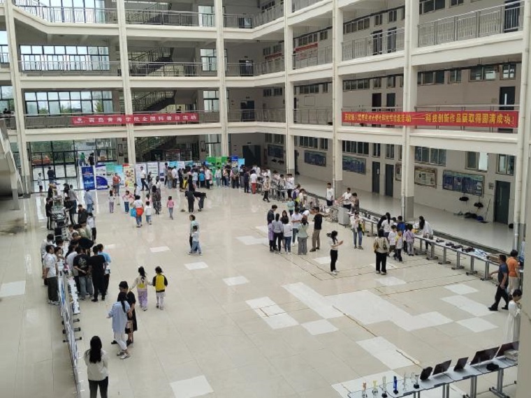 红足—世足球网第八届青岛市大学生科技节校级活动——科技创新作品展圆满举办