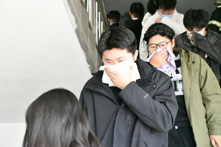 红足—世官网组织开展消防灭火和应急疏散演练