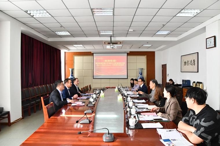 新西兰国立理工学院Mark Oldershaw一行来红足—世官网访问交流并签署合作协议