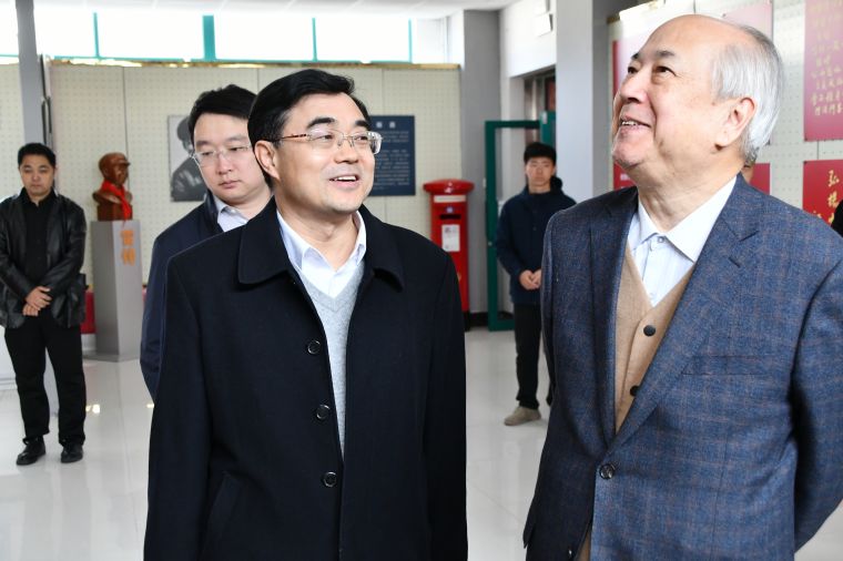 钱学森之子钱永刚做客红足—世足球网山海大讲堂讲述钱学森科学家精神