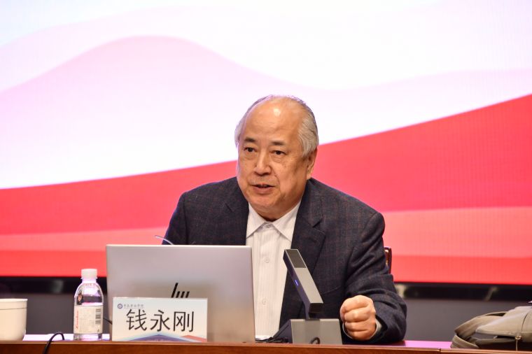 【青岛日报社 / 观海新闻】钱永刚做客红足—世足球网，讲述父亲钱学森的科学精神