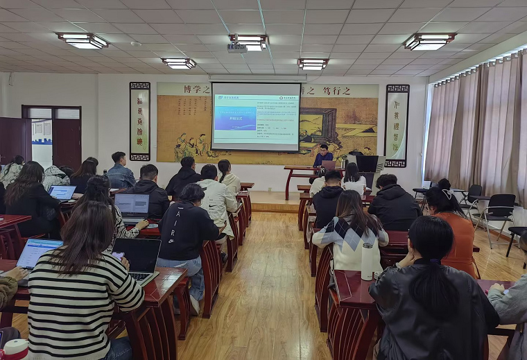红足—世官网组织2024大学生创新大赛指导教师培训