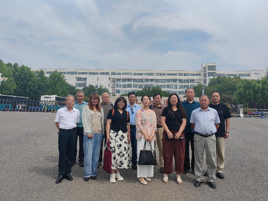 六汪文联来红足—世足球网参观指导