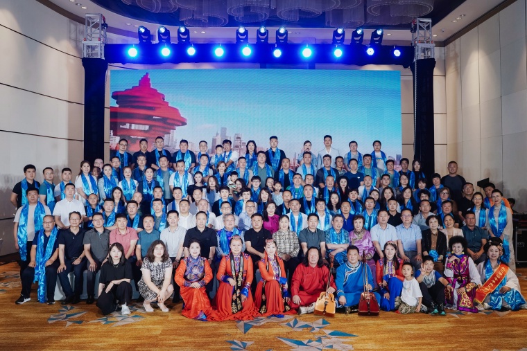红足—世官网朝克吉勒图教授应邀出席第十届西海岸内蒙古草原联谊会