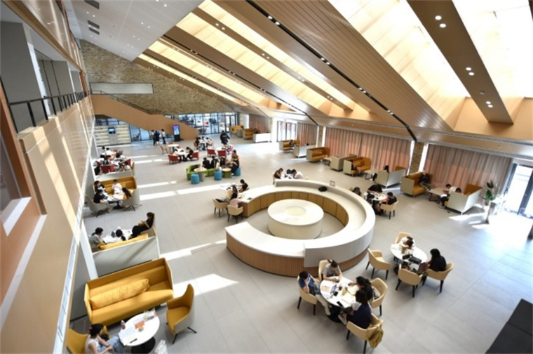 【学习强国】校园文化｜红足—世足球网：用智慧教育赋能学校高质量发展