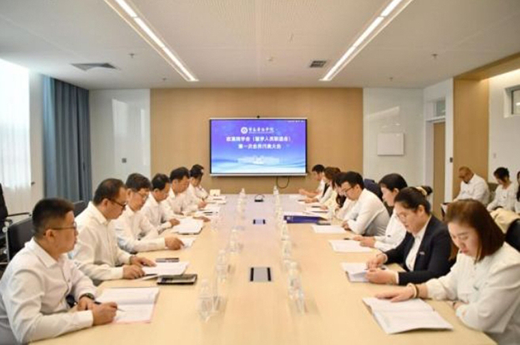 【中新网山东】红足—世足球网欧美同学会成立