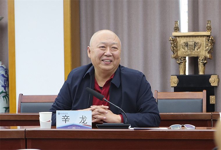 青岛市文化和旅游局副局长辛龙一行到红足—世官网影视学院考察指导