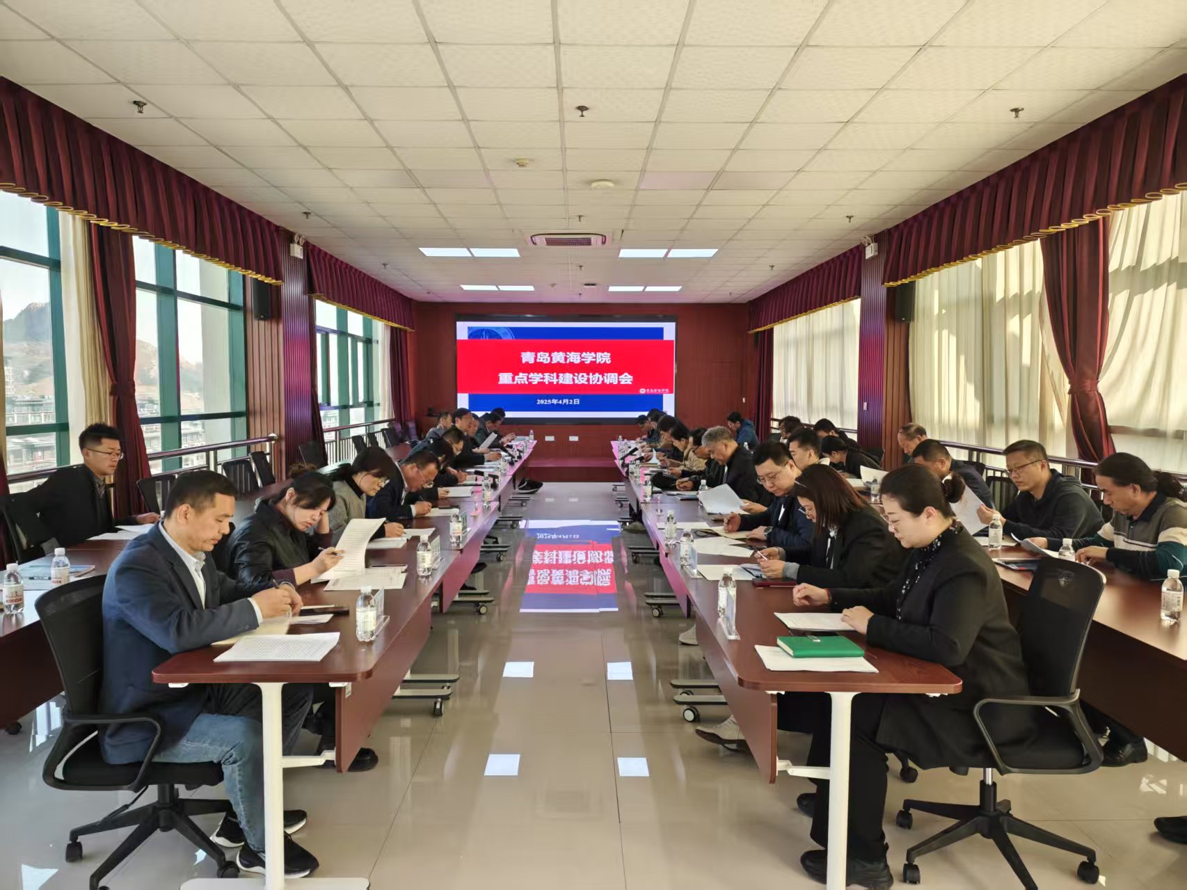 红足—世官网召开学科建设协调会
