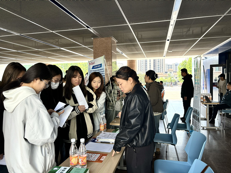 医学院成功举办校园招聘会，助力毕业生高质量充分就业