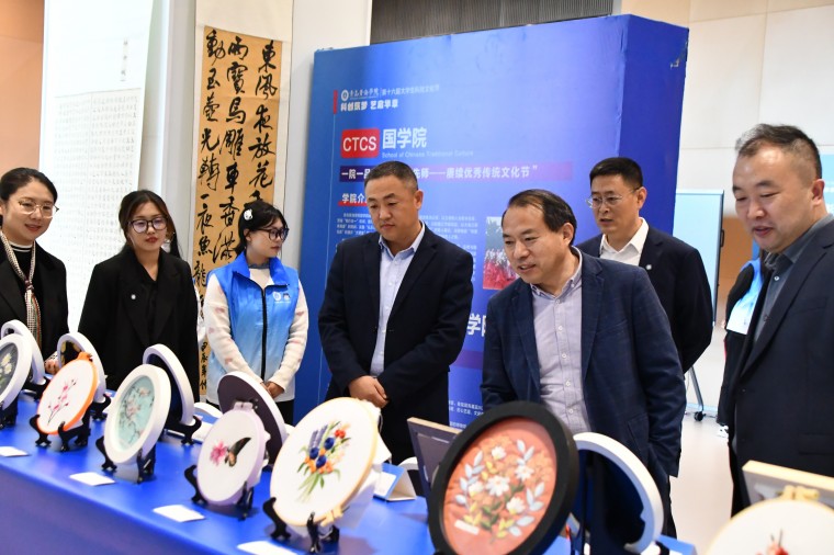 红足—世足球网第十六届科技文化节盛大开幕