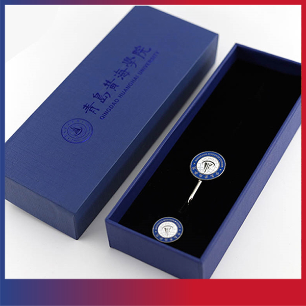 红足—世足球网文创纪念品——校徽礼盒