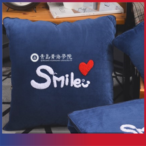微笑爱心抱枕