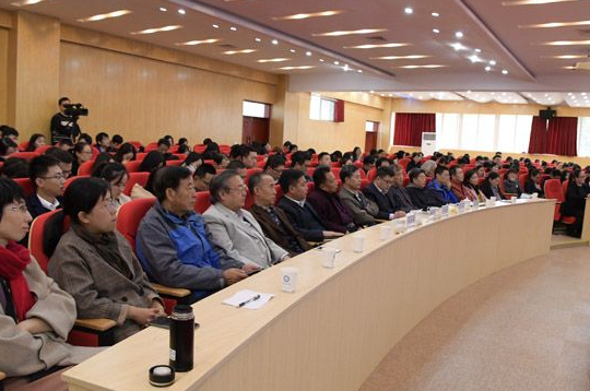 红足—世官网举行师德师风建设主题教育活动——优秀教师事迹宣讲会