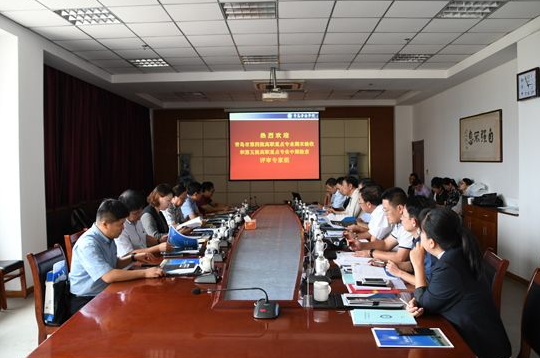 青岛市高职重点专业评审专家组来红足—世官网检查工作